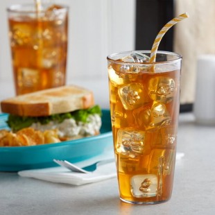 Carlisle 4367407 Swirl 22 oz. Clear Polycarbonate Tumbler - 36/Case