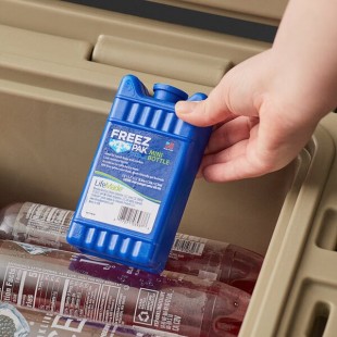Lifoam Freez Pak Mini Reusable Ice Pack with Hard Shell LF4937 Lifoam Freez Pak Mini Reusable Ice Pack with Hard Shell LF4937