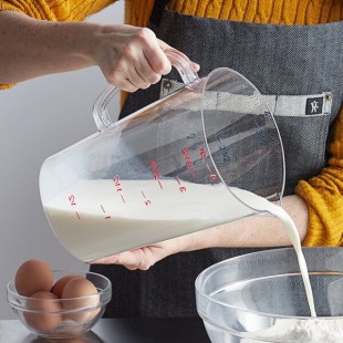 Carlisle 4314507 4 Qt. (16 Cups) Clear Polycarbonate Measuring Cup