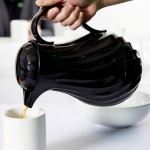 Vollrath 52170 SwirlServe 42 oz. Black Hot-N-Cold Beverage Server Vollrath 52170 SwirlServe 42 oz. Black Hot-N-Cold Beverage Server