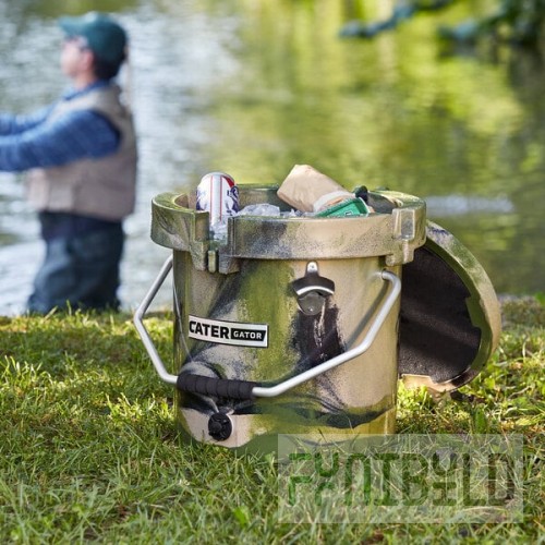 CaterGator RCCG20CAM Camouflage 20 Qt. Round Rotomolded Outdoor Cooler / Ice Chest