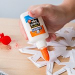 Elmer's E301 1.25 fl. oz. White Liquid School Glue Elmer's E301 1.25 fl. oz. White Liquid School Glue