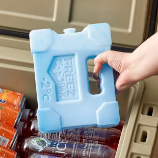 Lifoam Freez Pak Medium Extra Cold Reusable Ice Pack with Hard Shell 1034332 Lifoam Freez Pak Medium Extra Cold Reusable Ice Pack with Hard Shell 1034332