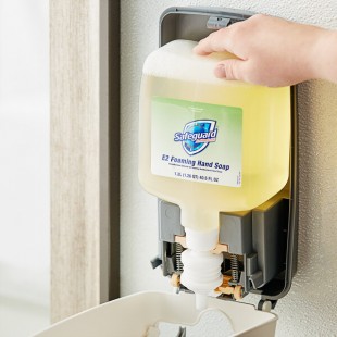 Safeguard 47434 1.2 Liter / 1200 mL Foaming E2 Antibacterial Hand Soap - 4/Case Safeguard 47434 1.2 Liter / 1200 mL Foaming E2 Antibacterial Hand Soap - 4/Case