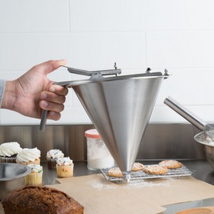 Matfer Bourgeat 258825 2 Qt. (64 oz.) Stainless Steel Confectionery Dispenser Funnel with 3-Piece Nozzle Set Matfer Bourgeat 258825 2 Qt. (64 oz.) Stainless Steel Confectionery Dispenser Funnel with 3-Piece Nozzle Set
