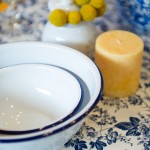 Crow Canyon Home V25BLU Vintage 8 Qt. White Round Enamelware Footed Basin with Blue Rolled Rim