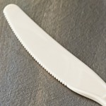 Choice Beige Heavy Weight Wrapped Polystyrene Plastic Knife - 1,000/Case Choice Beige Heavy Weight Wrapped Polystyrene Plastic Knife - 1,000/Case