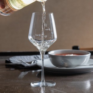 Reserve by Libbey 9323/U224A Acura Prism 16 oz. Pour Control 8 oz. / 5 oz. Wine Glass - 12/Case