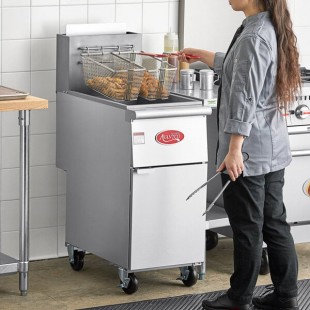 Avantco FF50 Natural Gas 50 lb. Stainless Steel Floor Fryer - 120,000 BTU