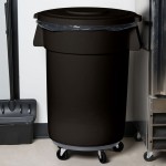 Carlisle 84104503 Bronco 44 Gallon Black Flat Round Trash Can Lid
