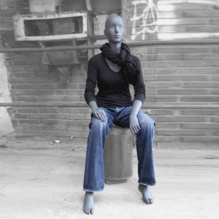 GREY 05F-03M \ Female mannequin, seated