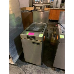 Henny Penny FDS100.01 Fryer Dump Station with Crumb Pan and 4 Casters Henny Penny FDS100.01 Fryer Dump Station with Crumb Pan and 4 Casters