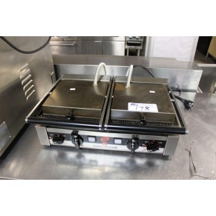 Nuova Simonelli P2L 18 Inch Electric Panini Grill Cast Iron Plates with Adjustable Thermostats Nuova Simonelli P2L 18 Inch Electric Panini Grill Cast Iron Plates with Adjustable Thermostats