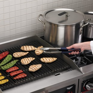 Vollrath 407302 24 Inch Gas Charbroiler with 80,000 BTU - Countertop Vollrath 407302 24 Inch Gas Charbroiler with 80,000 BTU - Countertop
