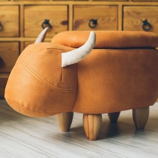 Pouf Bull, red, with a box and a lid