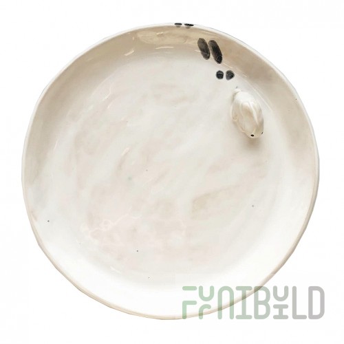 Shallow dinner plate with a hare