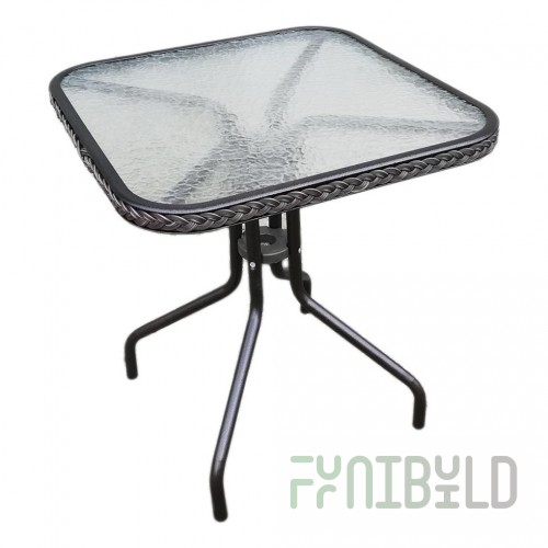 CAFE4 table with wicker