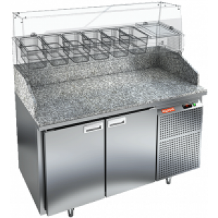 Refrigerated tables for pizza