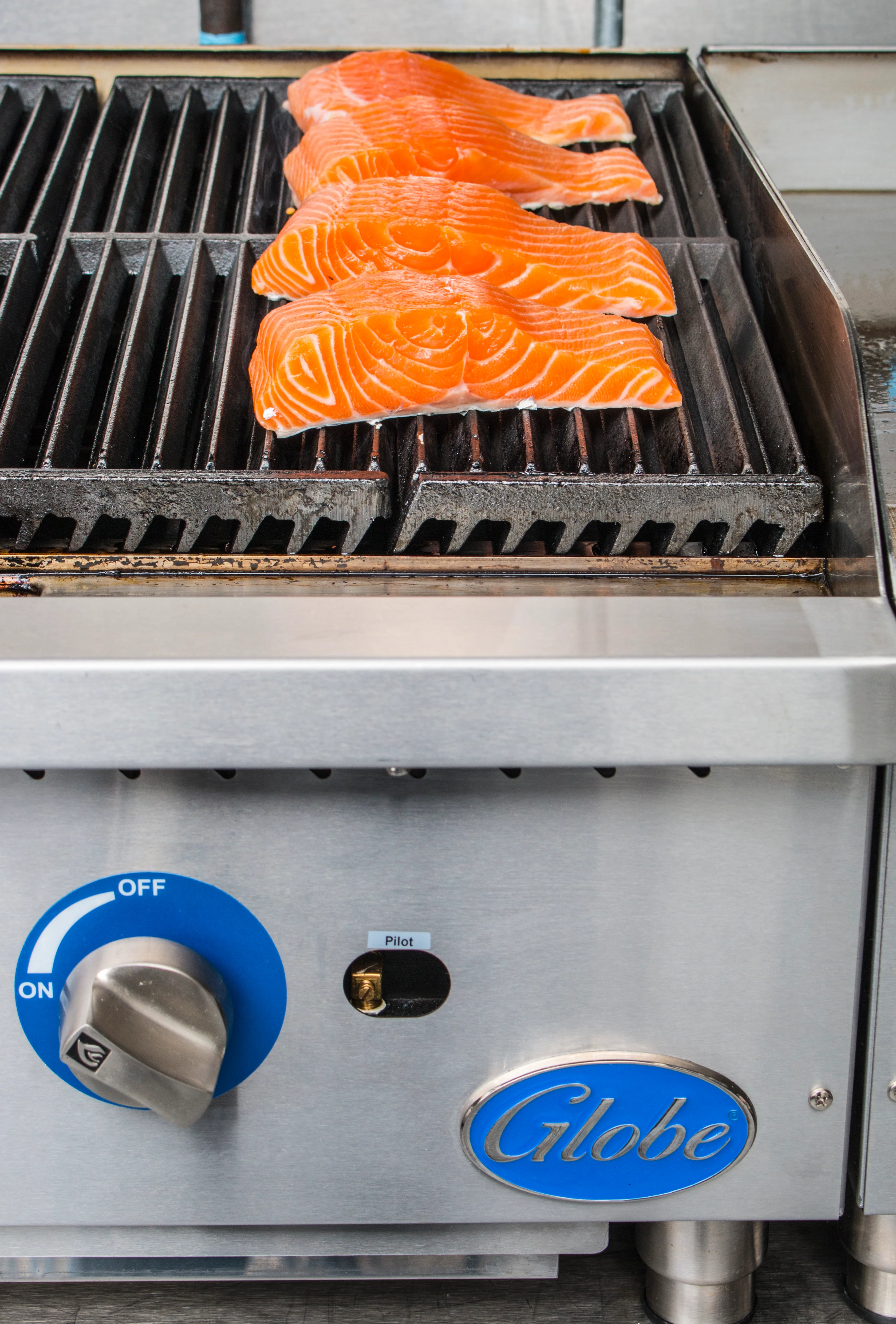 Globe GCB36G-RK 36 Inch Gas Charbroiler Char Rock Countertop 3 Burners 120000 BTU Globe GCB36G-RK 36 Inch Gas Charbroiler Char Rock Countertop 3 Burners 120000 BTU