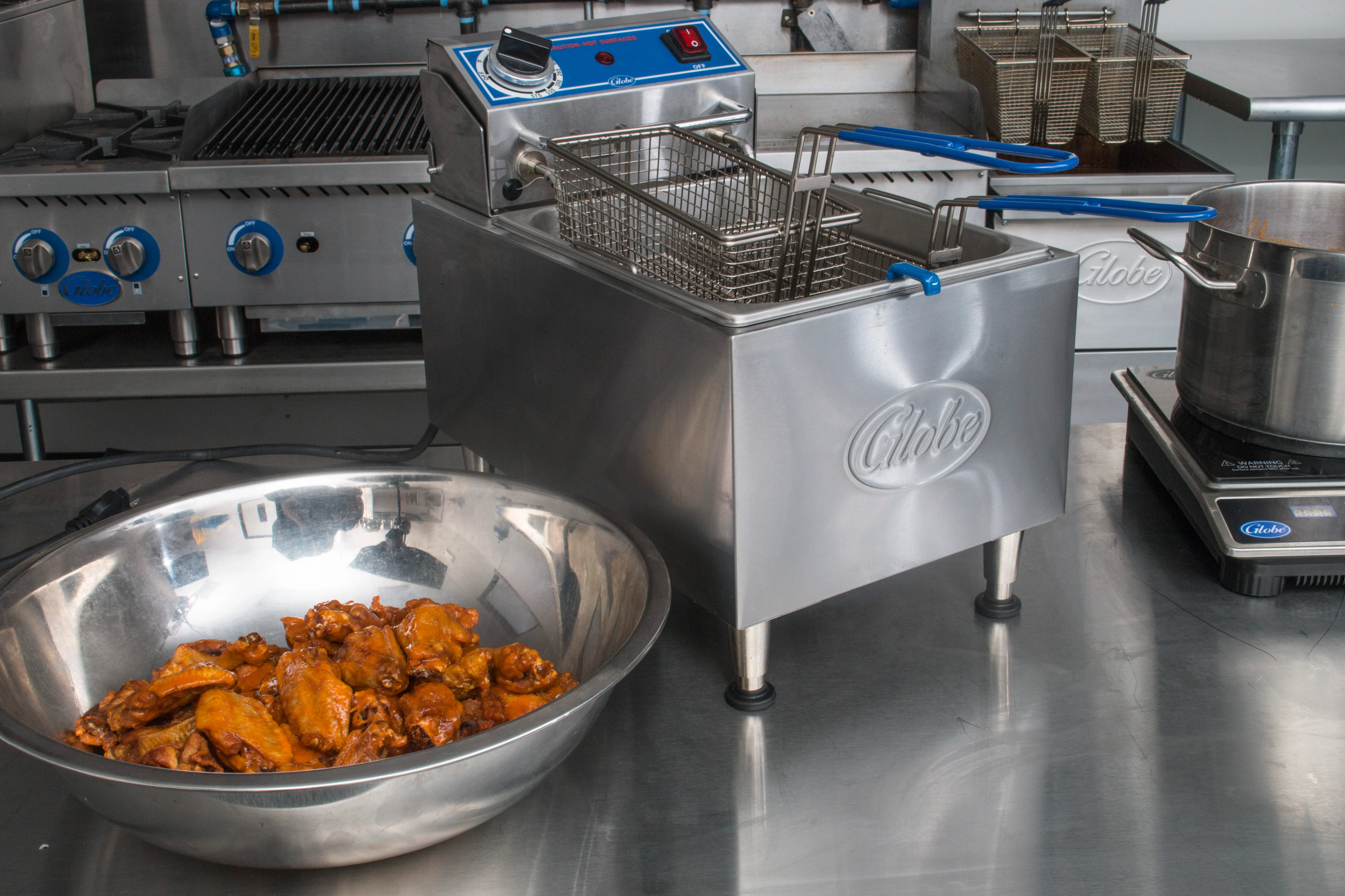 Globe PF16E 15 Inch Electric Deep Fryer with Stainless Steel Construction Globe PF16E 15 Inch Electric Deep Fryer with Stainless Steel Construction