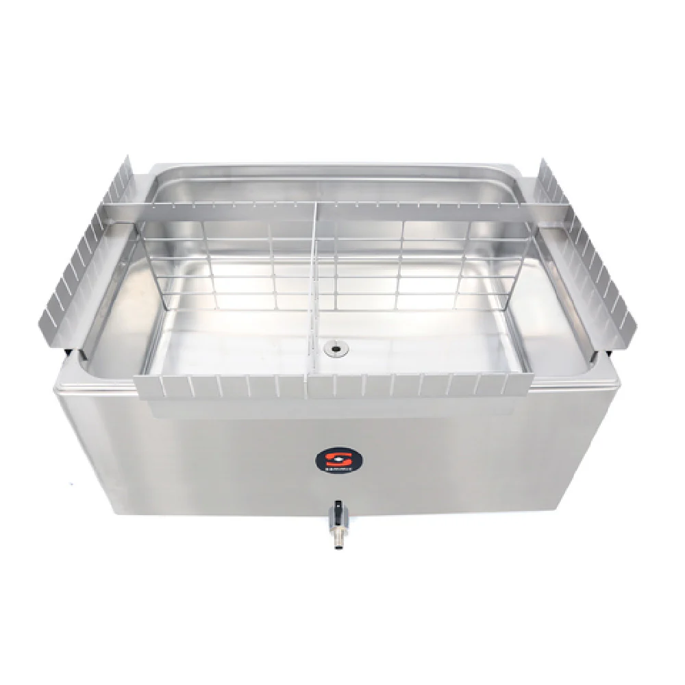 Sammic 1180184 (1180184) Intermediate Tank Divider 2/3 For Use With 14 Gal Tank. Divides Tank Into Separate Compartments To Organize The Tank For Multi-product Use And For FIFO Organization. Spans Front To Back 2/3 Way Through The Tank. Use With Support