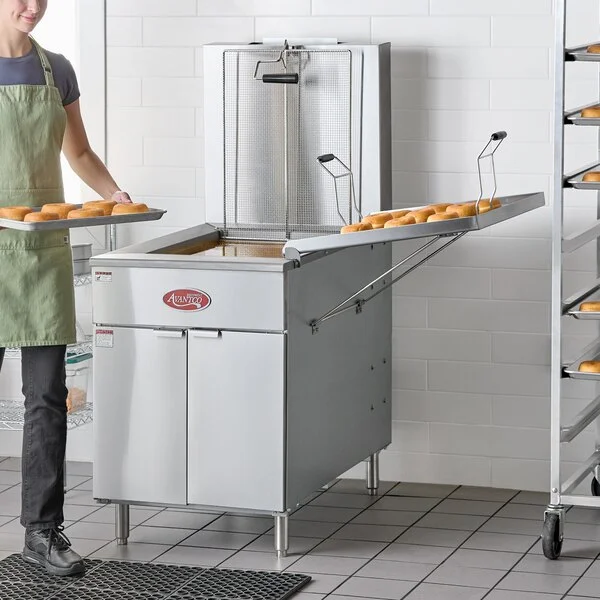 Avantco FBF1824NG Natural Gas 110-125 lb. Flat Bottom Funnel Cake / Donut Fryer - 90,000 BTU