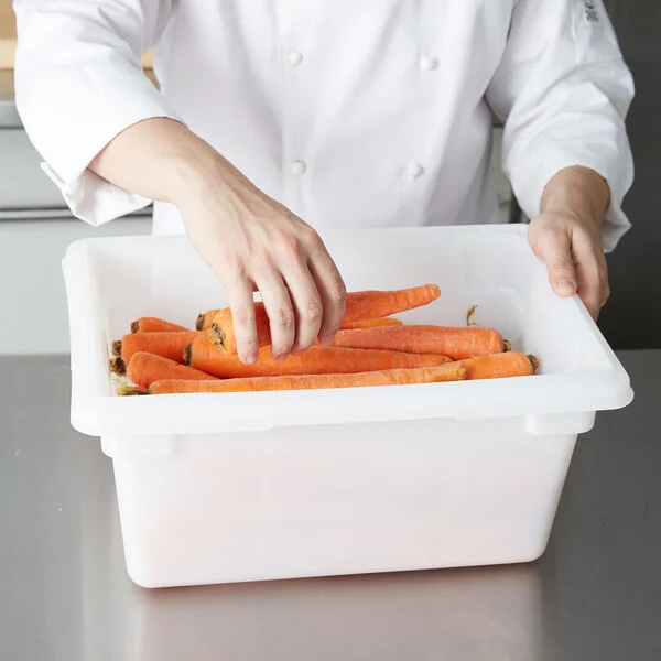 Rubbermaid® FG350400WHT White Polyethylene Food Storage Box - 18 Rubbermaid® FG350400WHT White Polyethylene Food Storage Box - 18