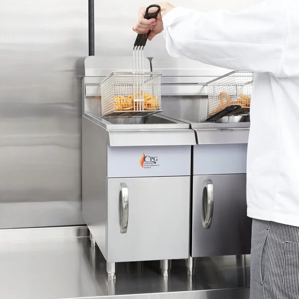 Cooking Performance Group FCPG15 Natural Gas 15 lb. Countertop Fryer - 26,500 BTU Cooking Performance Group FCPG15 Natural Gas 15 lb. Countertop Fryer - 26,500 BTU