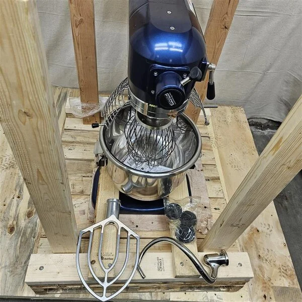 Scratch and Dent Waring Luna WSM20LT 20 Qt. Planetary Stand Mixer with Guard, Timer, and Standard Accessories - 120V, 1 hp Scratch and Dent Waring Luna WSM20LT 20 Qt. Planetary Stand Mixer with Guard, Timer, and Standard Accessories - 120V, 1 hp